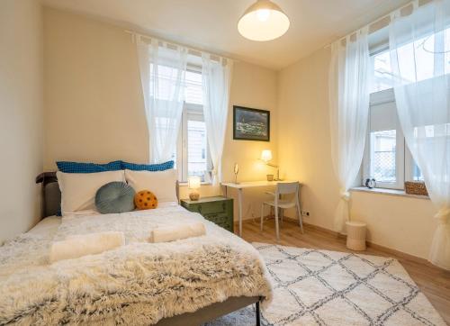 'Blue Sapphire House'- central&modern