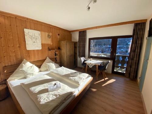 Postel nebo postele na pokoji v ubytování Alpenappartements Schwalbennestl