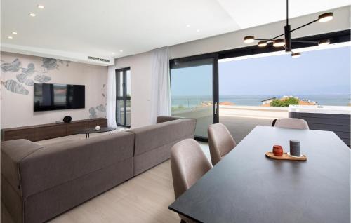 3 Bedroom Pet Friendly Apartment In Malinska