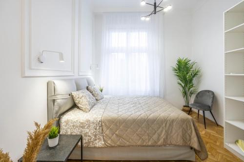 Luxurious Central 4BEDRM 3BATHRM Residence w/ Balcony 1072 Budapest, 5 Nagy Diófa utca kép - 3