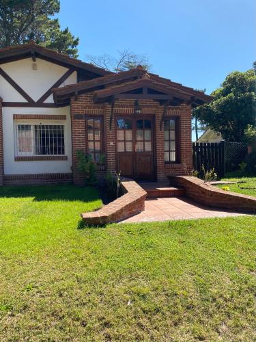 Alquilo Casa En Pinamar. Cerca Del Centro Y Playa. Para 6 Exclusivo Familias