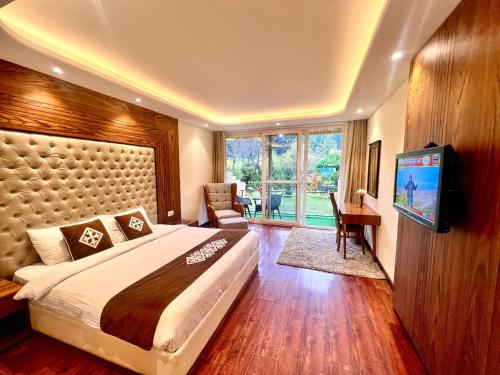 TV a/nebo společenská místnost v ubytování Snow Valley Resorts & Spa Manali