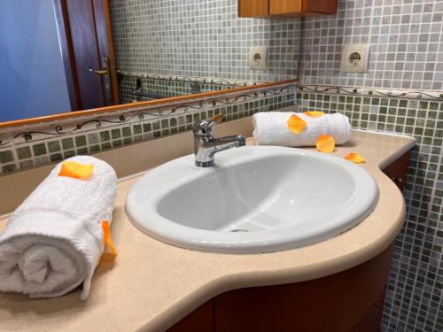 a bathroom sink with towels on a counter at Villa OM, Piscina Privada, Aire Acondicionado Free in L'Escala