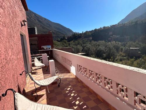 Ein allgemeiner Bergblick oder ein Berglick von der Pension aus