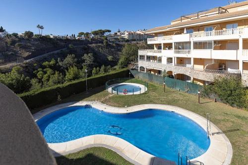 Spacious 2 bedroom apartment with sea view!