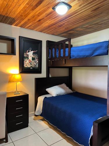 Postel nebo postele na pokoji v ubytování Hidden Paradise Tennis and Pickleball Getaway