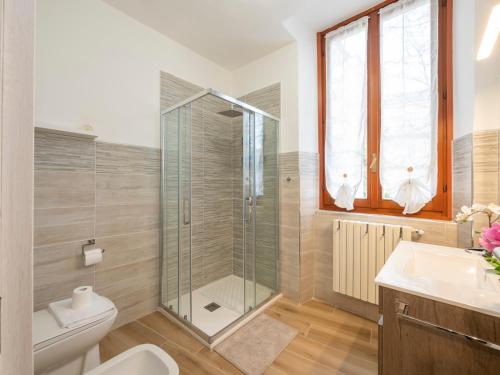a bathroom with a shower and a toilet and a sink at B&B La Ringhiera - Meda 43 in Milan