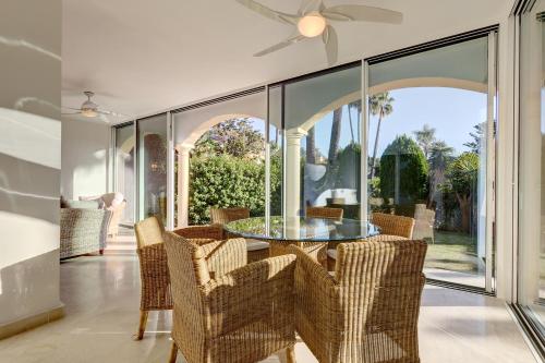 Large Ground Floor Apartment with Private Garden and Beach Access