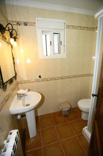 a bathroom with a sink and a toilet at Casa Rural Rafael Alberti - RNG Alojamientos in El Bosque