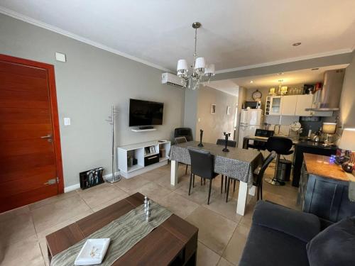 TV a/nebo společenská místnost v ubytování Departamento Parque Necochea