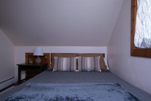Katil atau katil-katil dalam bilik di Cozy Tiny Haus Apt