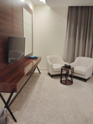 Μια τηλεόραση ή/και κέντρο ψυχαγωγίας στο The S Hotel - jeddah - prince sultan street - فندق ذا اس - جده - طريق الامير سلطان