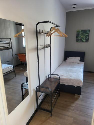 Katil atau katil-katil dalam bilik di Rooms4Rest Bokserska - Private rooms for tourists - ATR Consulting Sp, z o,o,