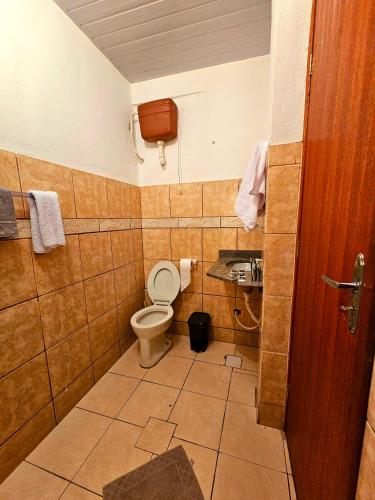 A bathroom at Casa / kitinete