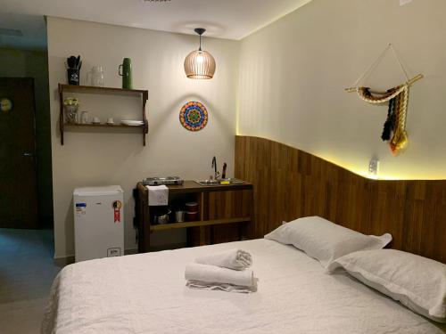 Een bed of bedden in een kamer bij Residencial Mãe terra