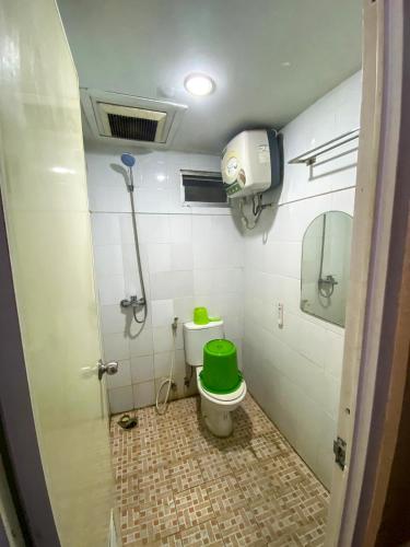 Bilik mandi di The Suites Metro by KS Property