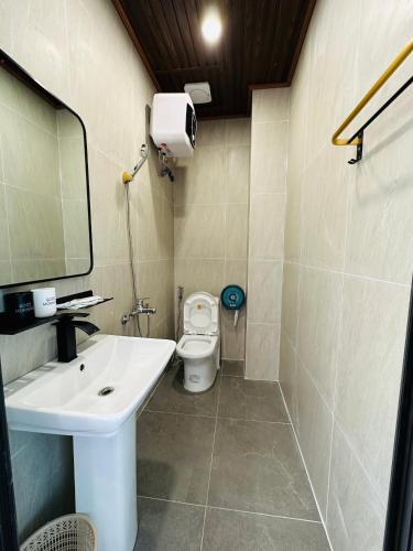 Ein Badezimmer in der Unterkunft Minh Hoang Hotel & Homestay
