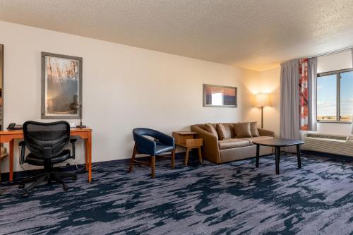 Posezení v ubytování Fairfield Inn & Suites by Marriott Spearfish