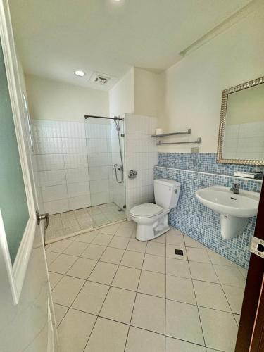 Bilik mandi di W24 Kenting Hostel II