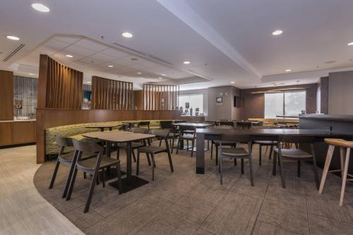 a restaurant with tables and chairs in a room at SpringHill Suites by Marriott Charlotte / Concord Mills Speedway in Concord