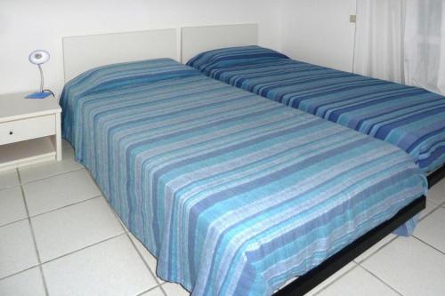 Tempat tidur dalam kamar di Holiday residence St Anna Rio nell Elba