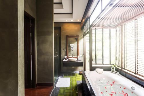 O baie la Nora Buri Resort & Spa - SHA Extra Plus