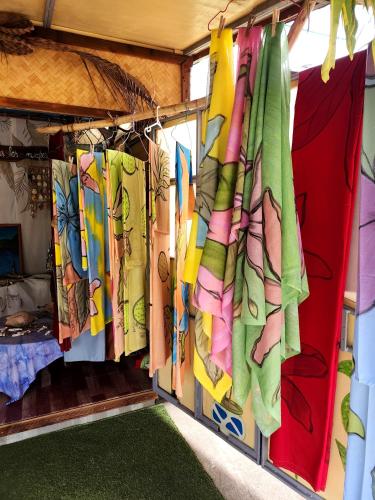 a room with colorful towels hanging on the wall at Bungalow Purotu in Parea