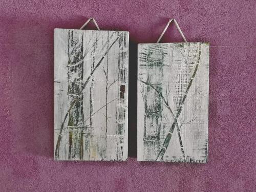 two wooden signs hanging on a purple wall at Lunazul Eco-Cabaña Frente al Mar in Mahahual