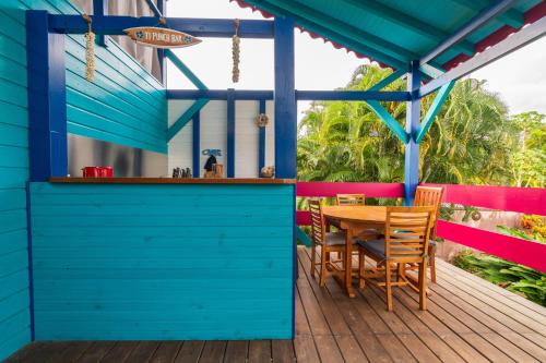 Balkón nebo terasa v ubytování KahaKaï Bungalow Duplex caribéen avec vue sur lagon