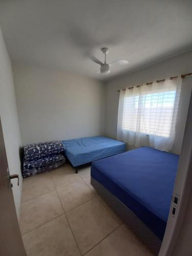 En eller flere senge i et værelse på Casa Azul em Jaconé