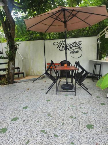 Κήπος έξω από το Mountain View Guest House