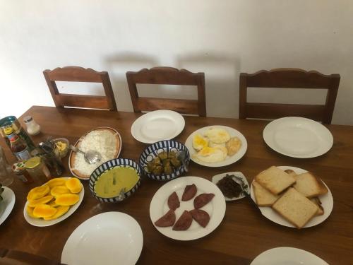 ゲストハウスの敷地内または近くでの食事または食べ物