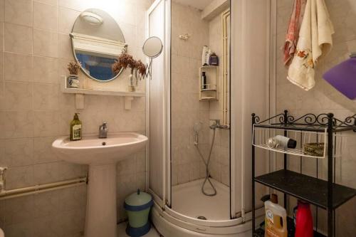 a small bathroom with a sink and a shower at Moda'da keyifli bir 1+1 daire in Istanbul
