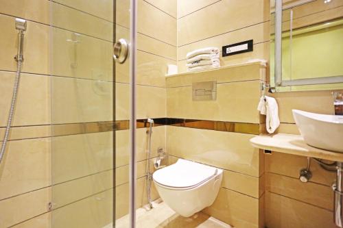 a bathroom with a toilet and a sink at JRD Luxury-Business Hotel in New Delhi
