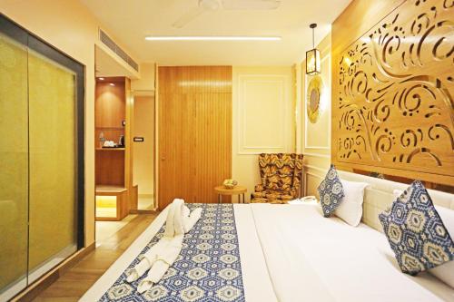 a hotel room with a bed and a chair at JRD Luxury-Business Hotel in New Delhi