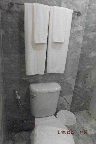 Een badkamer bij Mai Khao Beach Apartments -MBC-