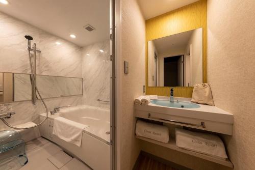 a bathroom with a tub and a sink and a shower at Hotel Cocoa - Vacation STAY 05828v in Sakura