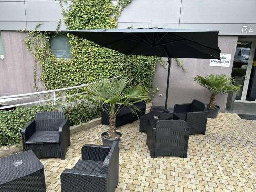 Χώρος καθιστικού στο Standing Hotel Suites by Actisource