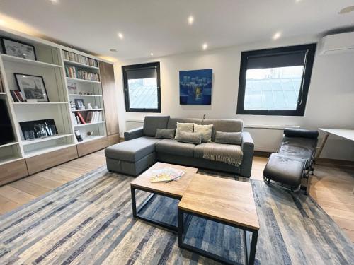 166 - Urban Luxury Apartment in Center of Paris