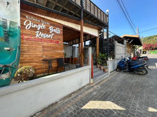 a motorcycle parked in front of a restaurant at Jingle Bells Resort in Ko Larn