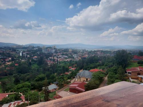 vista de uma cidade a partir do topo de um edifício em Luxury Studio @ Twiga House em Kigali