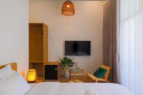 Tempat tidur dalam kamar di Lemi - Homestay in Hue