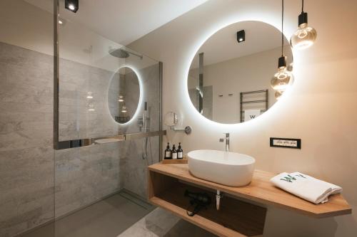 Boutique Hotel Wiesenhof - Adults Only tesisinde bir banyo