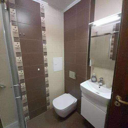 Ett badrum på VIP apartmens Suvorov 1