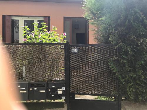 Κήπος έξω από το Pavillon de 1 à 4 personnes chez l habitant parfait pour une famille