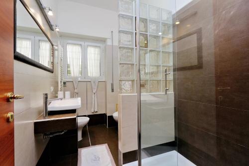 St Peter 1- Pretty Cozy Apartment (50m from metro)