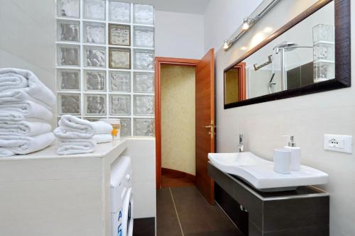 St Peter 1- Pretty Cozy Apartment (50m from metro)