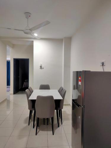 Kuchyň nebo kuchyňský kout v ubytování Homestay Fayyadh Teluk Intan 3Room2Bath
