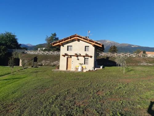 a small white house in a field of grass at 'L ciabot 'd Ginota in Barge