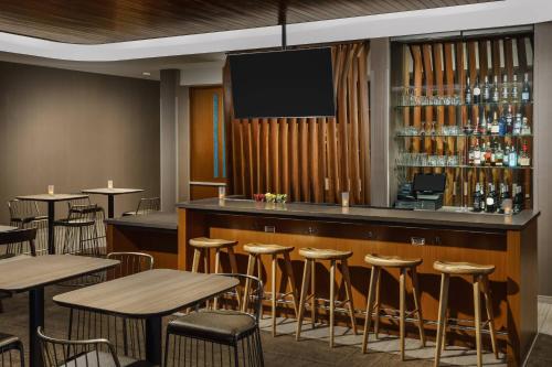 a bar in a restaurant with tables and stools at SpringHill Suites by Marriott Philadelphia West Chester/Exton in Exton